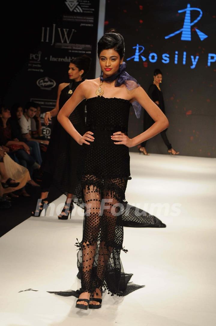 Models walks the ramp for Rosily Paul at IIJM 2011