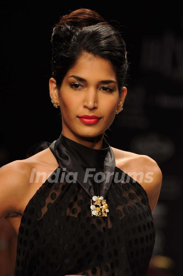 Models walks the ramp for Rosily Paul at IIJM 2011