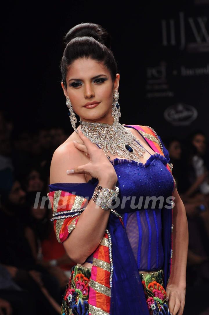 Models walk on the ramp for Dwarkadas Chandumal Diamonds at IIJW 2011 show day 3. .