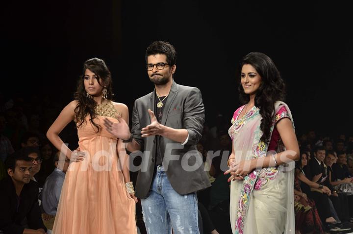 Models walk on the ramp for Agni at IIJW 2011 show day 3. .