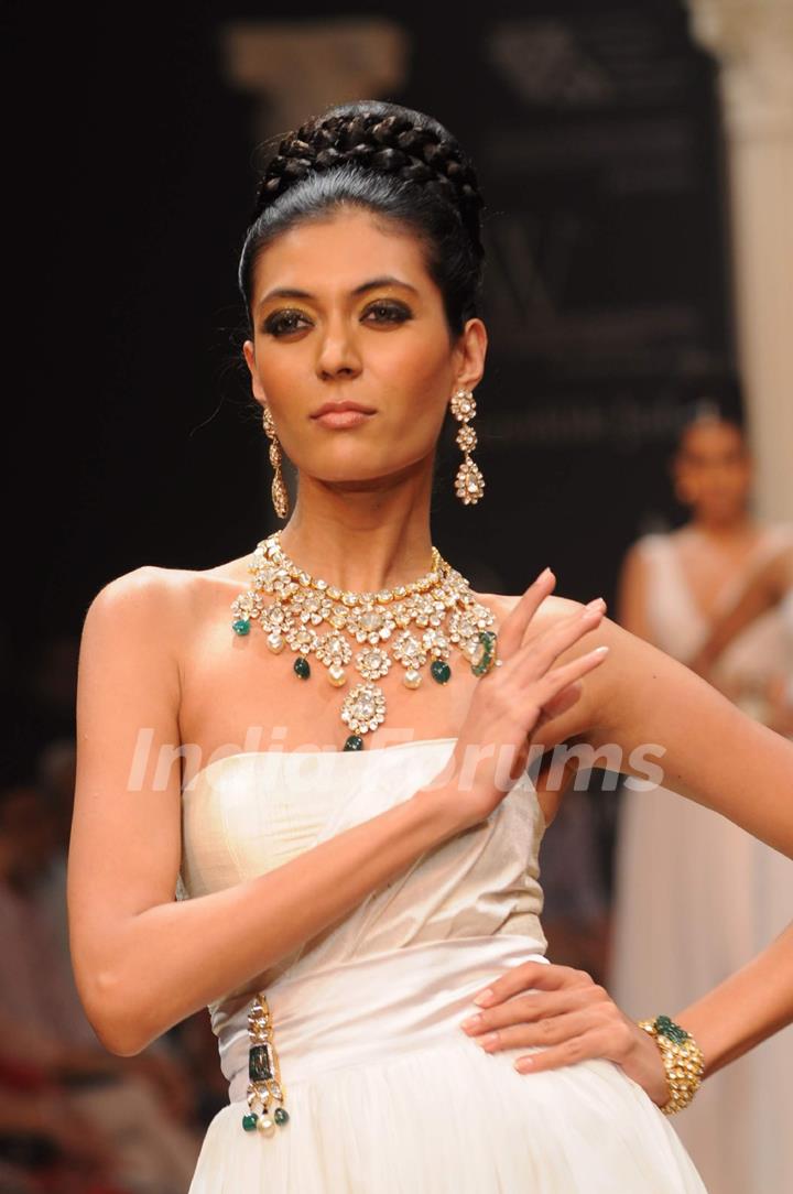 Models walks the ramp for Birdhichand Ghanshyamdas at IIJW 2011 Day 4. .