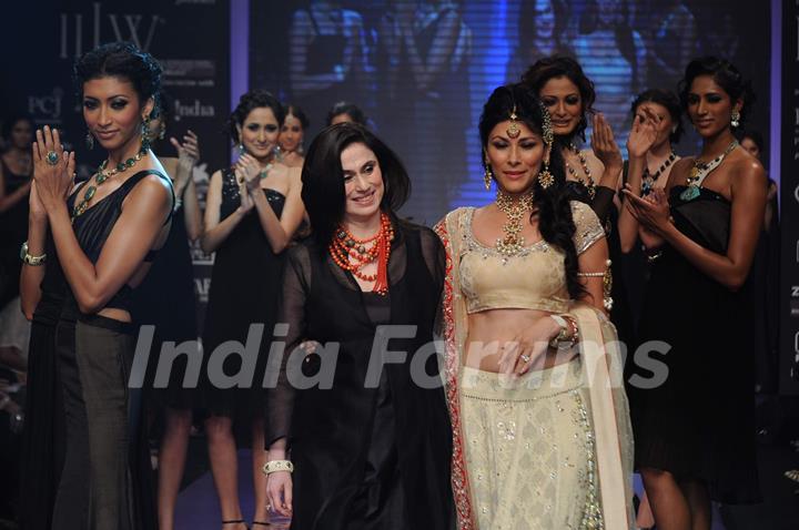 Models walks the ramp for Alpana Gujral at IIJW 2011 Day 4. .