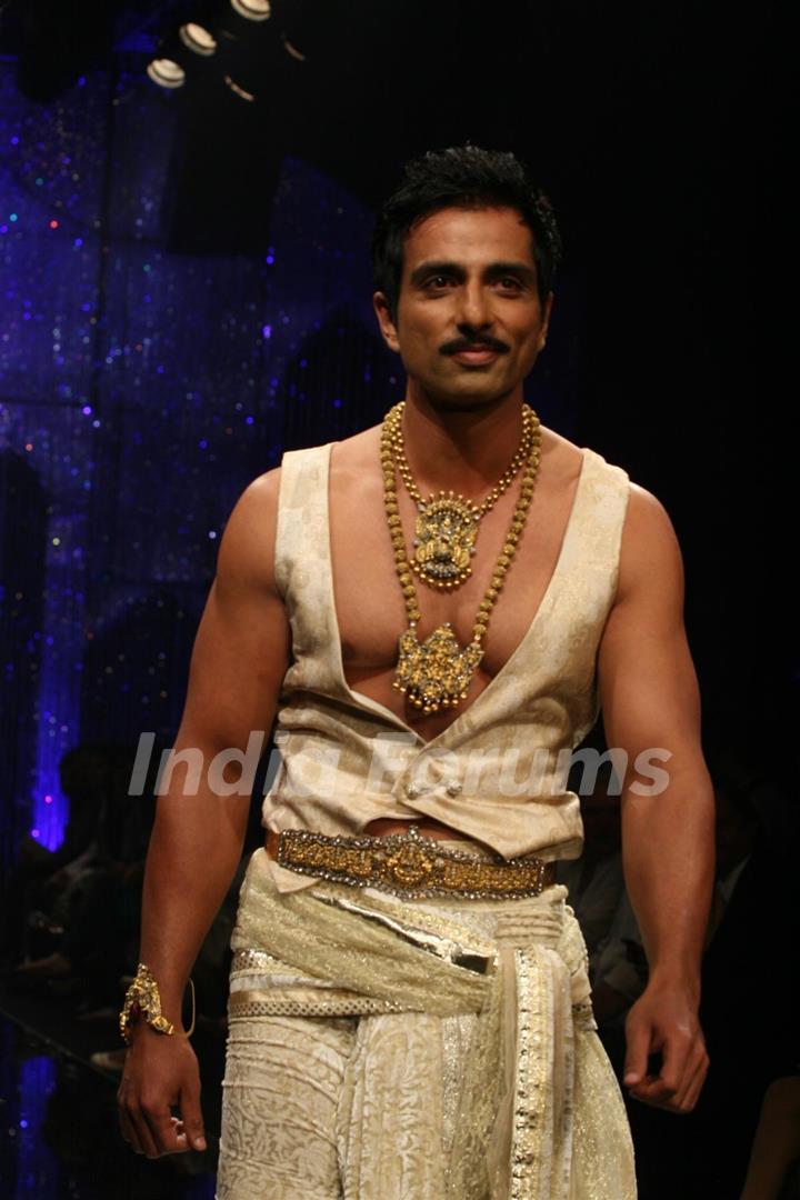 India International Jewellery Week (IIJW) 2011 Finale Show