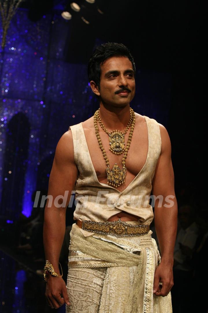 India International Jewellery Week (IIJW) 2011 Finale Show