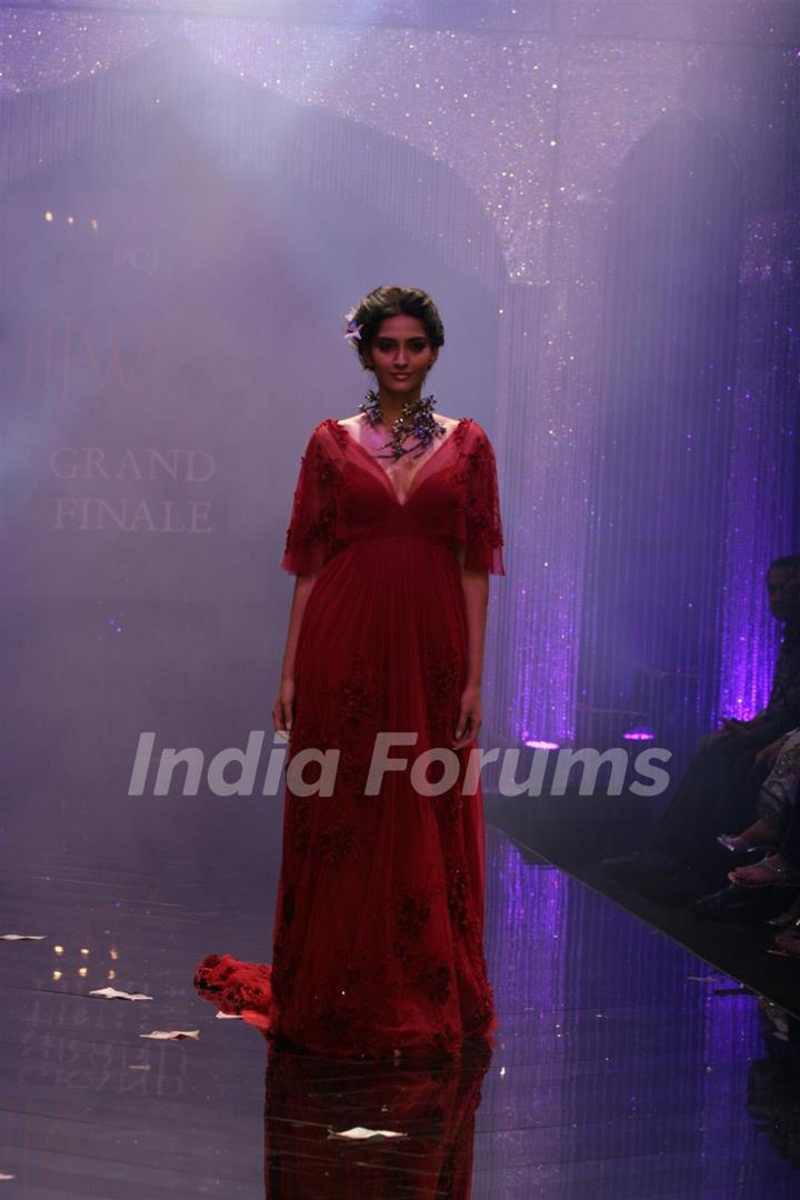 India International Jewellery Week (IIJW) 2011 Finale Show