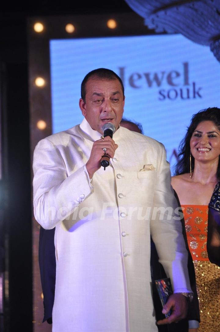 Sanjay Dutt, Bipasha Basu, Neha, Riya and Raima Sen grace the Gitanjali Bollywood Ticket nite at The Leela