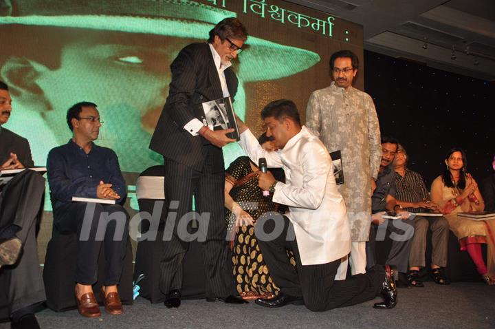 Megastar Amitabh Bachchan unveils Nitin Desai's book at his 25th year celebrations at JW Marriott in Mumbai. .