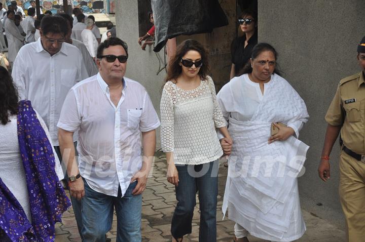 Rishi Kapoor and Madhuri Dixit at late actor Shammi Kapoor's funeral in Mumbai