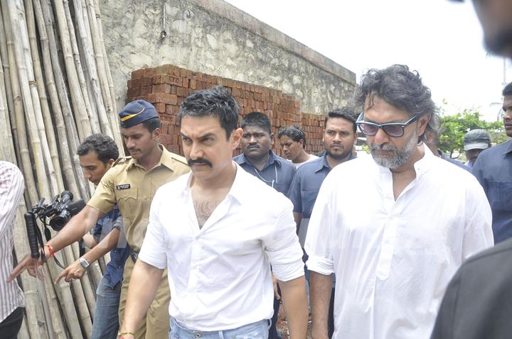 Aamir Khan and Rakeysh Omprakash Mehra at late actor Shammi Kapoor's funeral in Mumbai