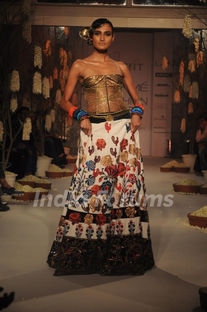 Model displaying designer Rohit Bal's collection at Lakmashion Week Winter/Festive 2011. .