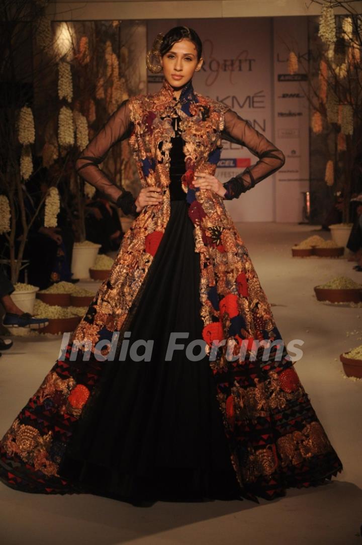 Model displaying designer Rohit Bal's collection at Lakmashion Week Winter/Festive 2011. .