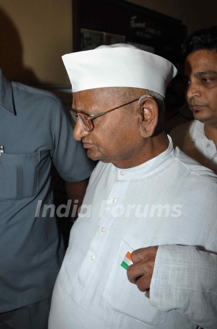 Anna Hazare on 'Sa Re Ga Ma Pa L’il Champs'