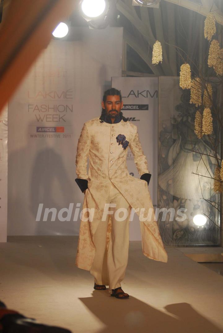 Arjun Rampal walks the ramp for Rohit Bal at Lakme Fashion Week 2011 launch