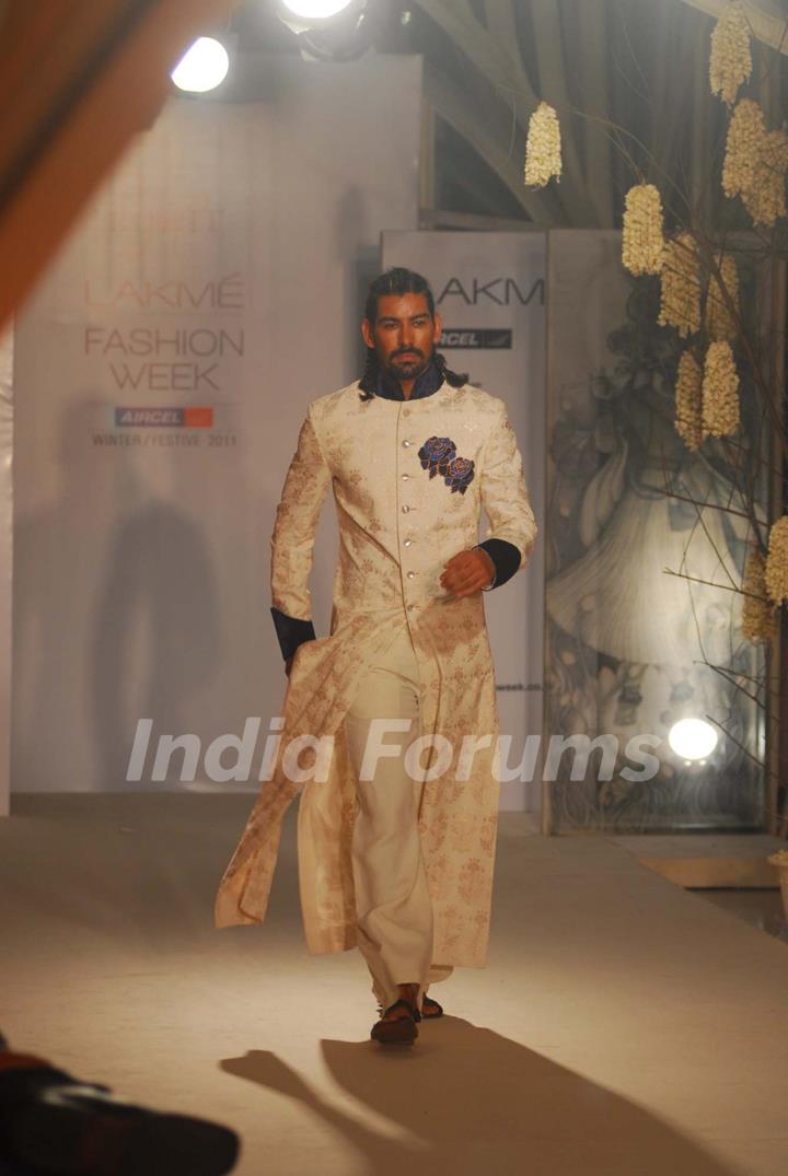 Arjun Rampal walks the ramp for Rohit Bal at Lakme Fashion Week 2011 launch