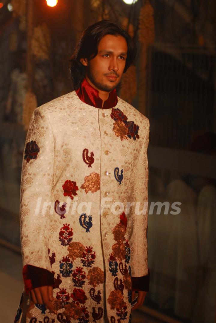 Arjun Rampal walks the ramp for Rohit Bal at Lakme Fashion Week 2011 launch