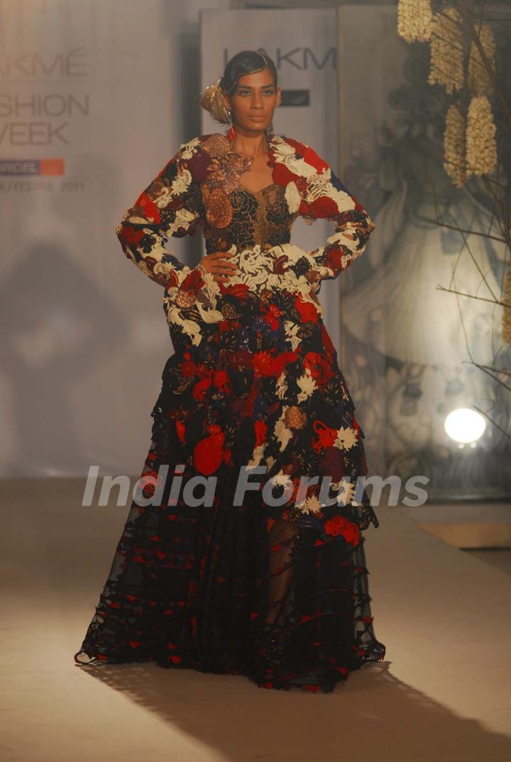 Arjun Rampal walks the ramp for Rohit Bal at Lakme Fashion Week 2011 launch