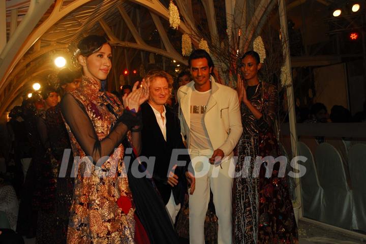 Arjun Rampal walks the ramp for Rohit Bal at Lakme Fashion Week 2011 launch