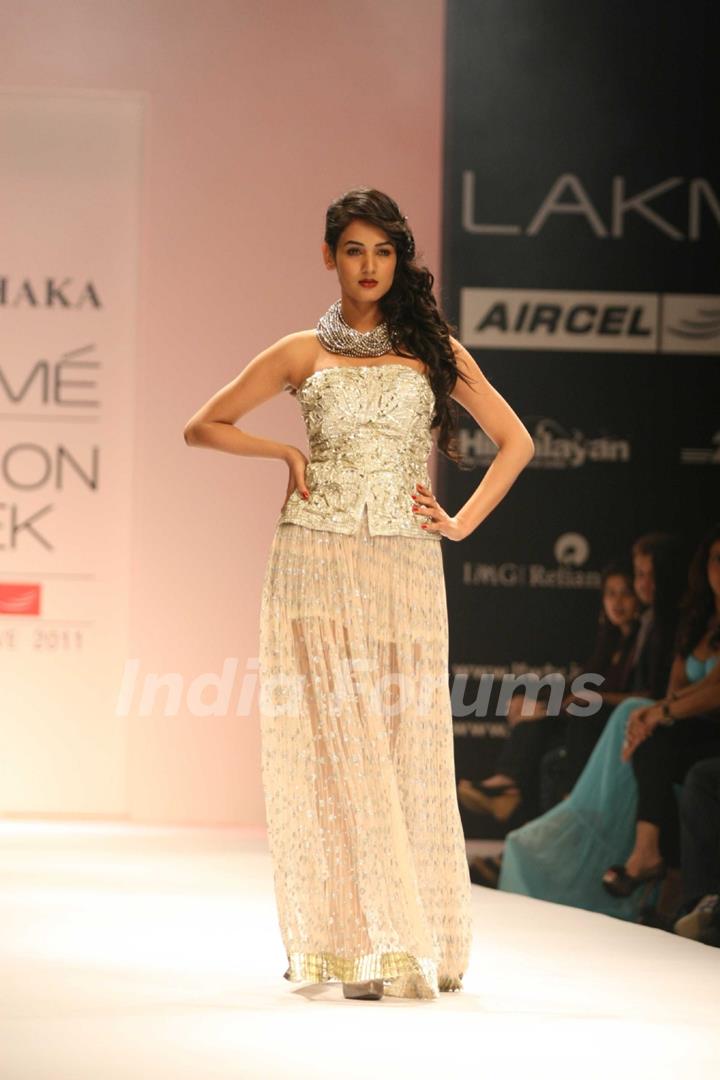 Rina Dhaka Presented An Utterly Feminine Glamorous Collection At Lakmé Fashion Week Winter/Fashion 2011