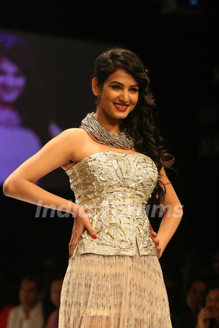 Rina Dhaka Presented An Utterly Feminine Glamorous Collection At Lakmé Fashion Week Winter/Fashion 2011