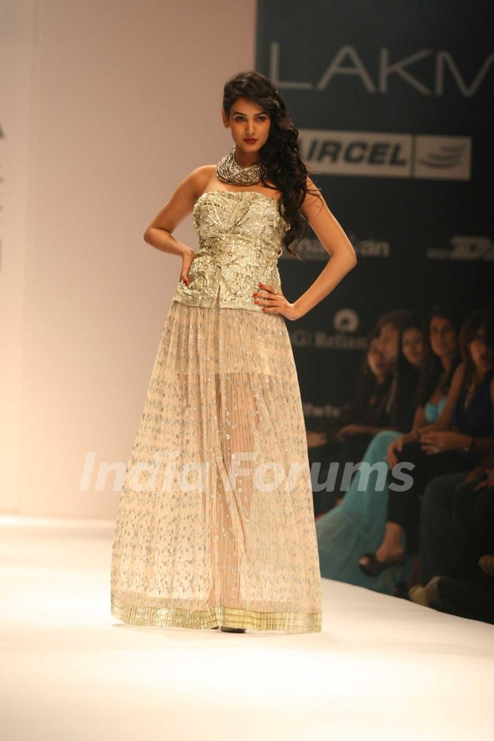 Rina Dhaka Presented An Utterly Feminine Glamorous Collection At Lakmé Fashion Week Winter/Fashion 2011