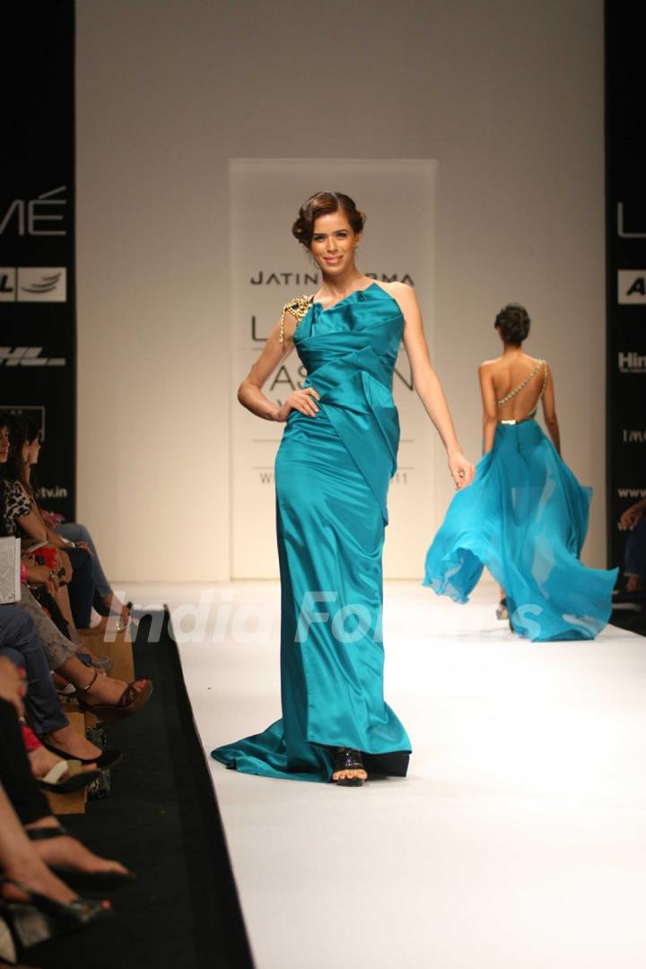 Jatin Varma Recreated The Splendour Of Red Carpet Creations At The Lakmé Fashion Week WinterFestive 2011 Show