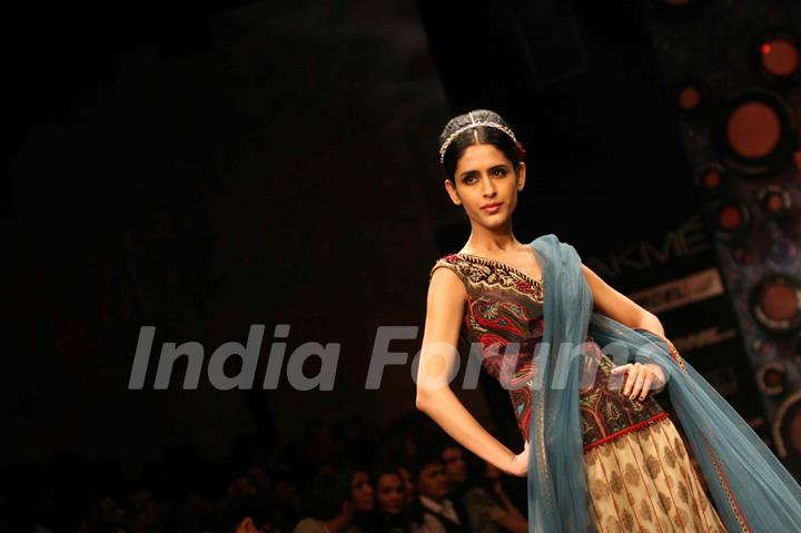 Aircel Presented J J Valaya’s Sensational Regal Tasveer Couture Collection That Ended The First Day And Entralled The Audience At Lakmé Fashion Week Winter/Festive 2011