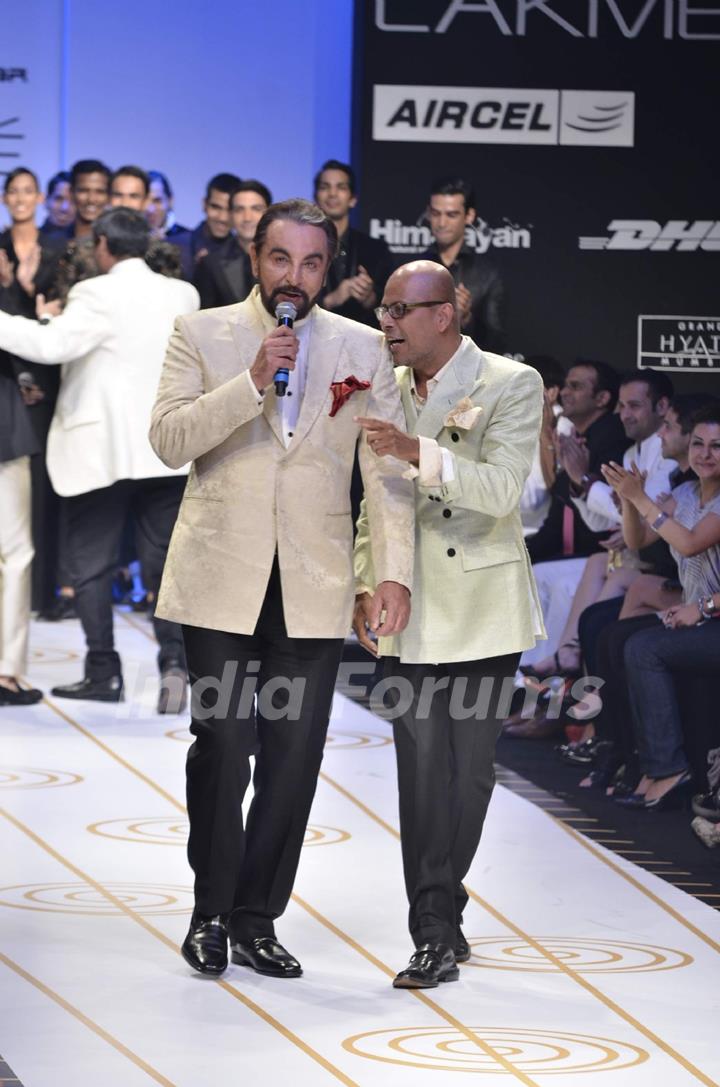 Kabir walk on the ramp for designer Narendra Kumar Ahmed at Lakme Fashion Week 2011 Day 2, in Mumbai