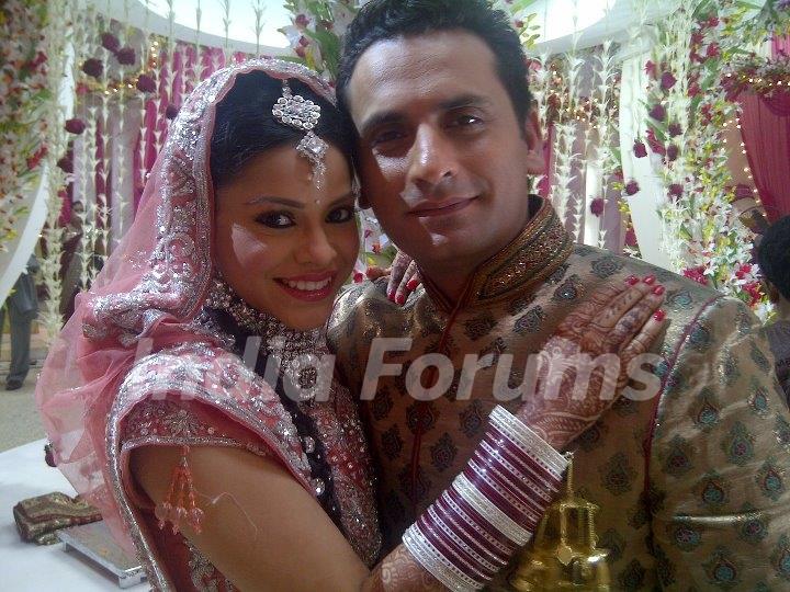 Natasha with Vikram in Bade Acche Laggte Hai