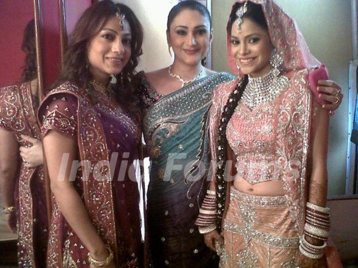 Niharika Kapoor with Natasha and Neha