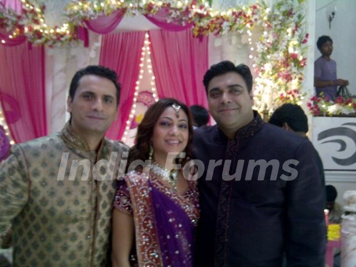 Ram Kapoor with best friend Vikram and Neha in Bade Acche Laggte Hai