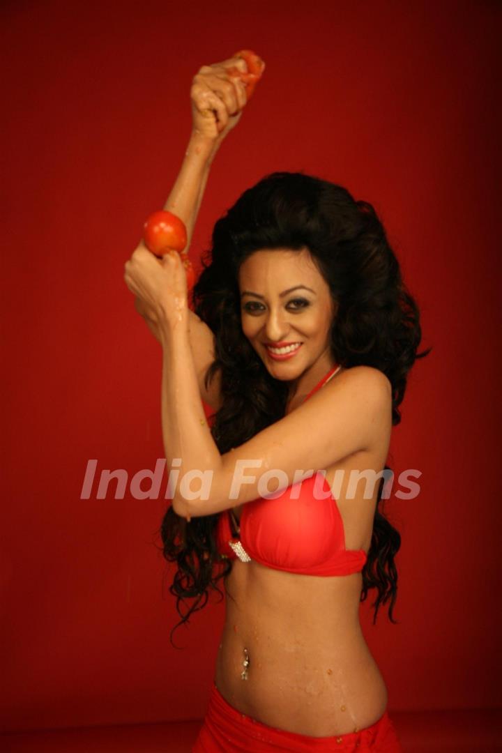 Model Vedita Pratap Singh plays with tomatoes and has fun in Mumbai