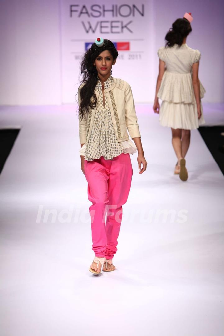 Model displays designer VJ Balhara's creation during the Lakme Fashion Week Day 3 in Mumbai. .