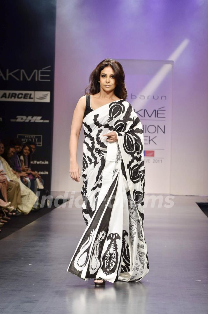 Shefali Shah walk the ramp for Debarun show at Lakme Fashion Week Day 3 in Mumbai. .