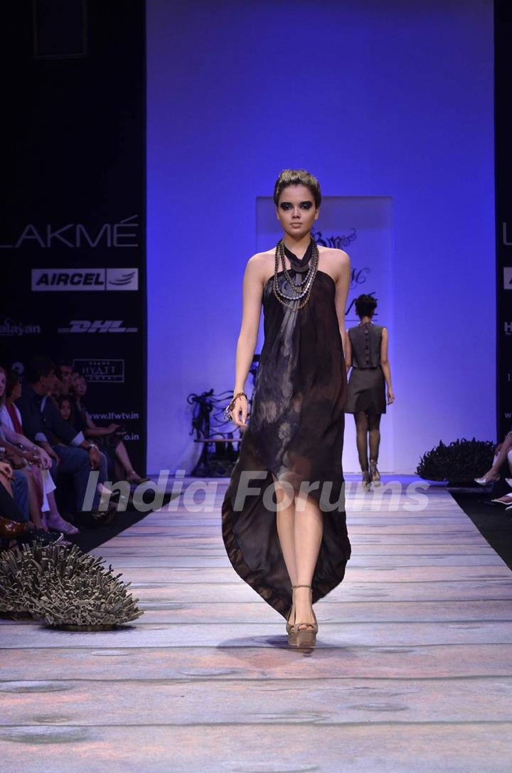 Model showcase creation by designer Babita Malkani during the Lakme Fashion Week Day 4 in Mumbai. .