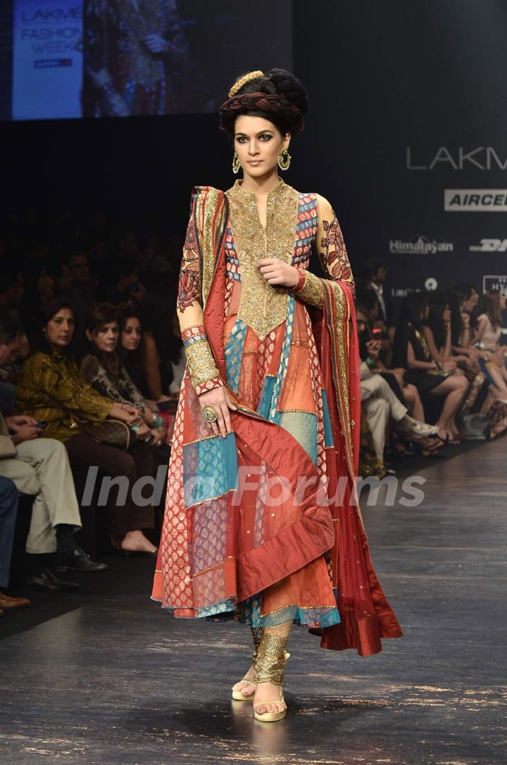 Model displays designer Neeta Lulla's creation during the Lakme Fashion Week Day 4 in Mumbai. .