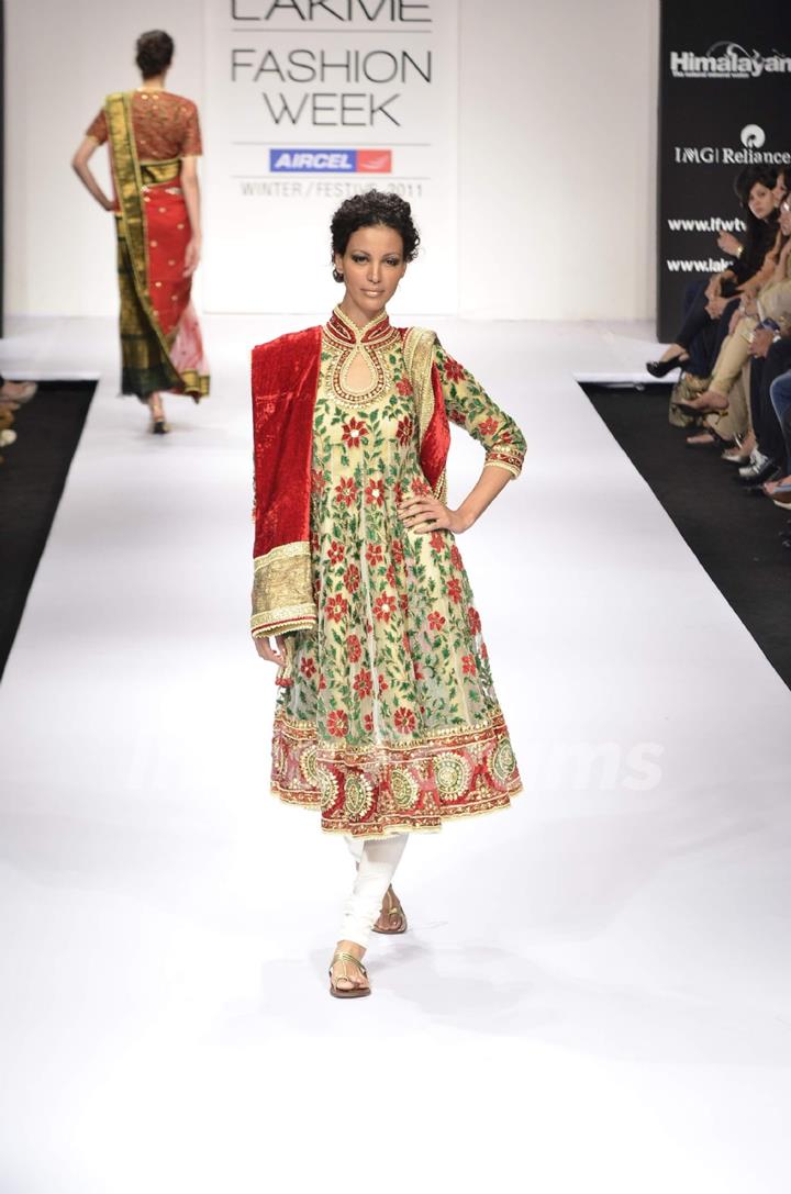 Model displays designer Preeti S. Kapoor's creation during the Lakme Fashion Week Day 5 in Mumbai. .