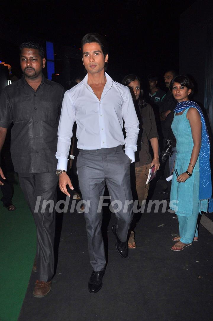 Shahid Kapoor with Amitabh Bachchan promote Mausam on the sets of KBC in Film City. .