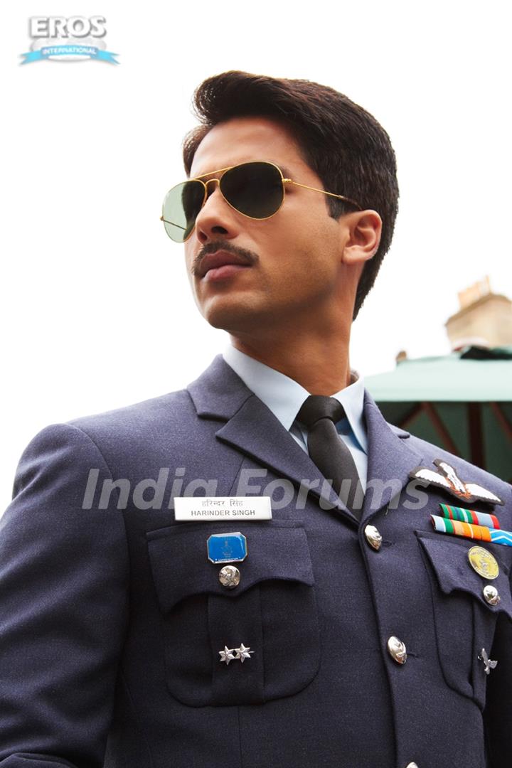 Shahid Kapoor as Harry in the movie Mausam