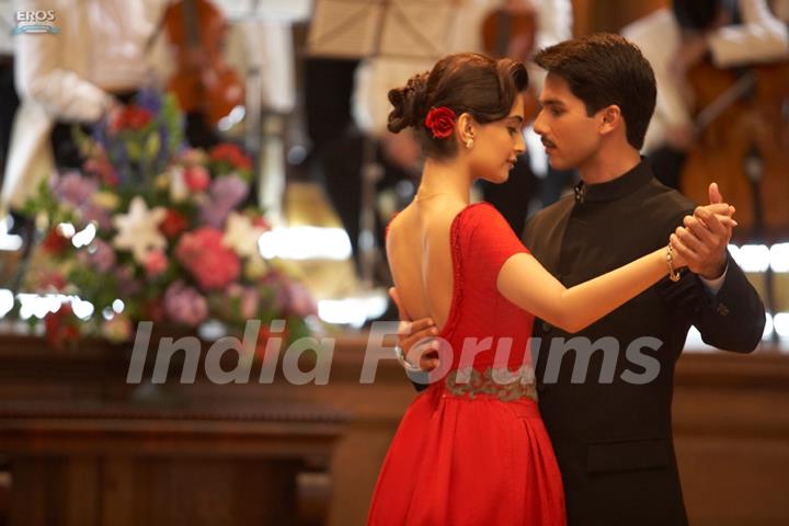 Shahid and Sonam Kapoor in the movie Mausam