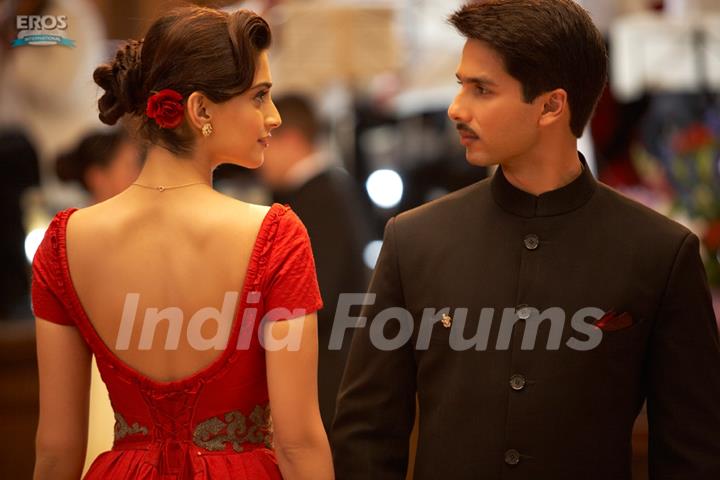 Still image of Shahid and Sonam Kapoor from the movie Mausam