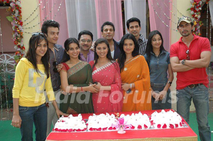 Cast of Woh Rehne Waali Mehlon Ki