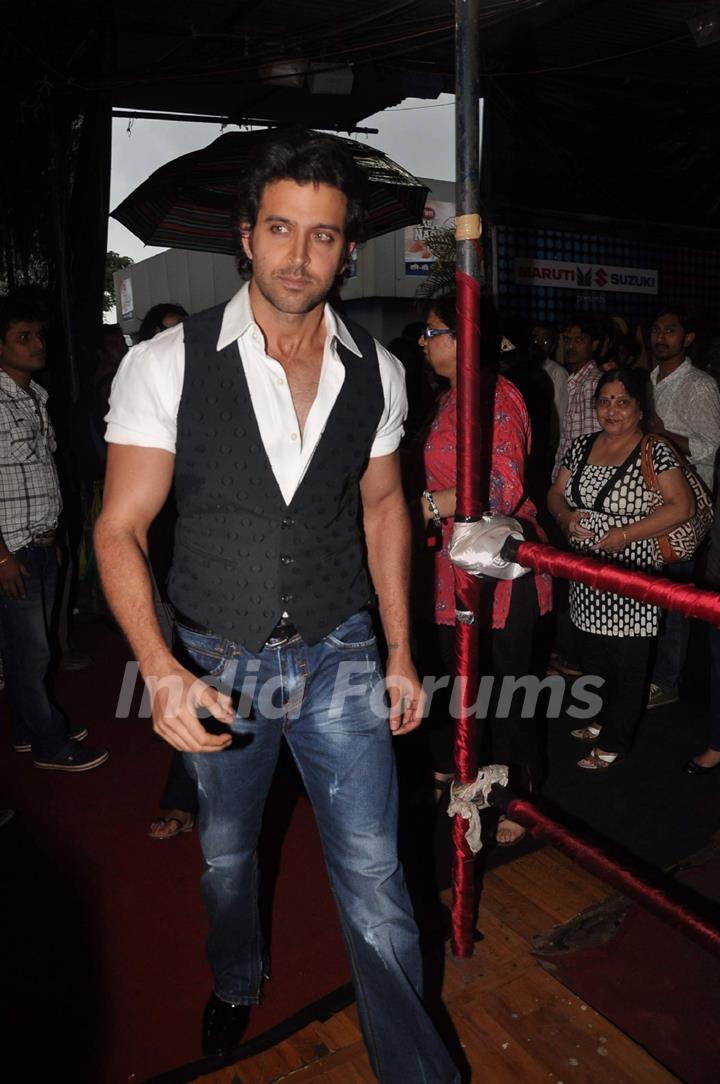 Hrithik Roshan on the sets of Just Dance