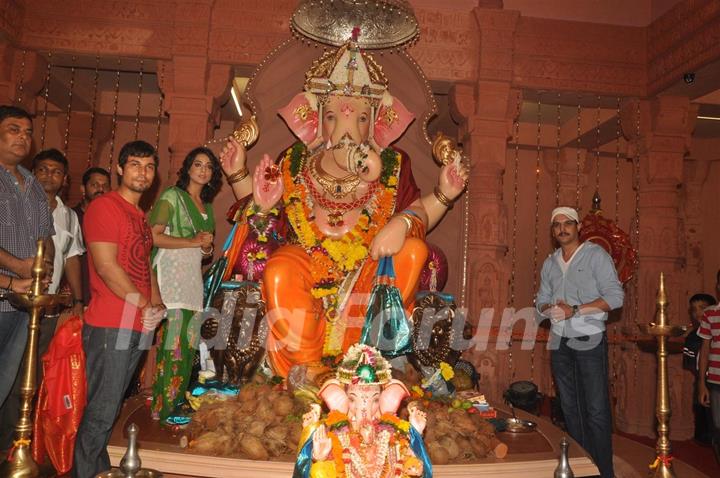 Mahie Gill and Jimmy Shergill paying devote to Lord Ganesha during the occasion of Ganesh Chaturthi