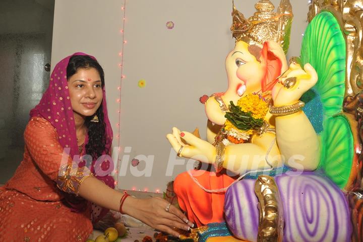 Sambhavna Seth paying devote to Lord Ganesha during the occasion of Ganesh Chaturthi at their home