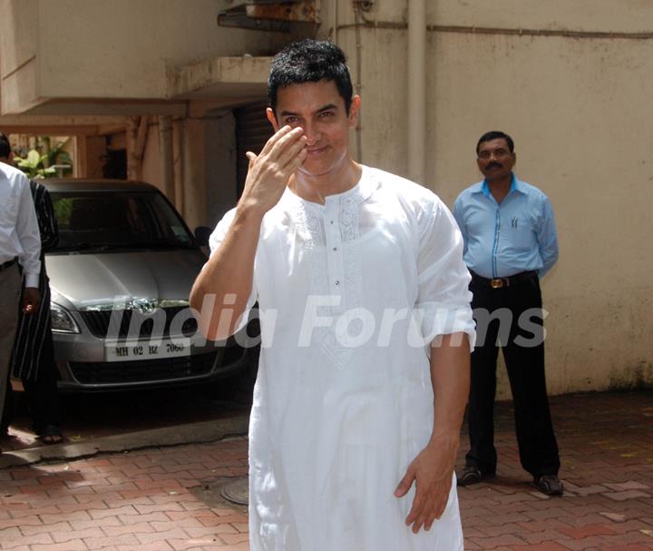 Aamir Khan celebrates Eid in Mumbai