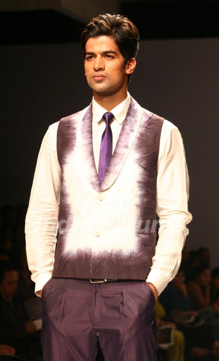 A model showcasing designer Manoviraj Khosla,s creation at the Van Heusen India Fashion Week,in New Delhi. .