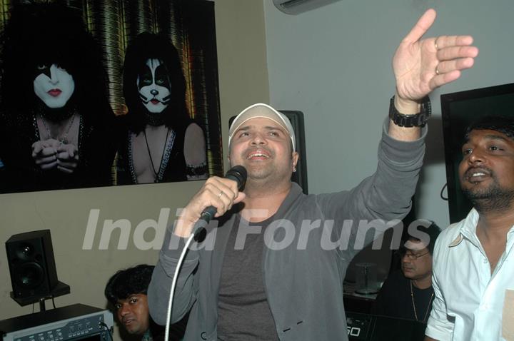 Himesh Reshammiya launches music of movie 'Damadamm', Andheri