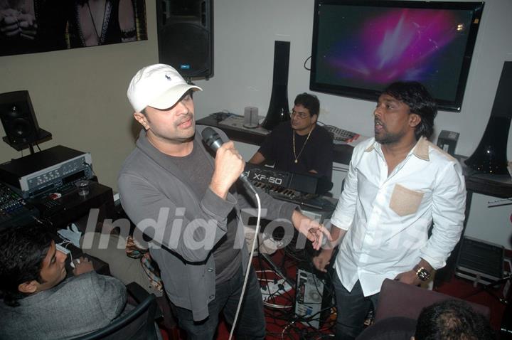 Himesh Reshammiya launches music of movie 'Damadamm', Andheri