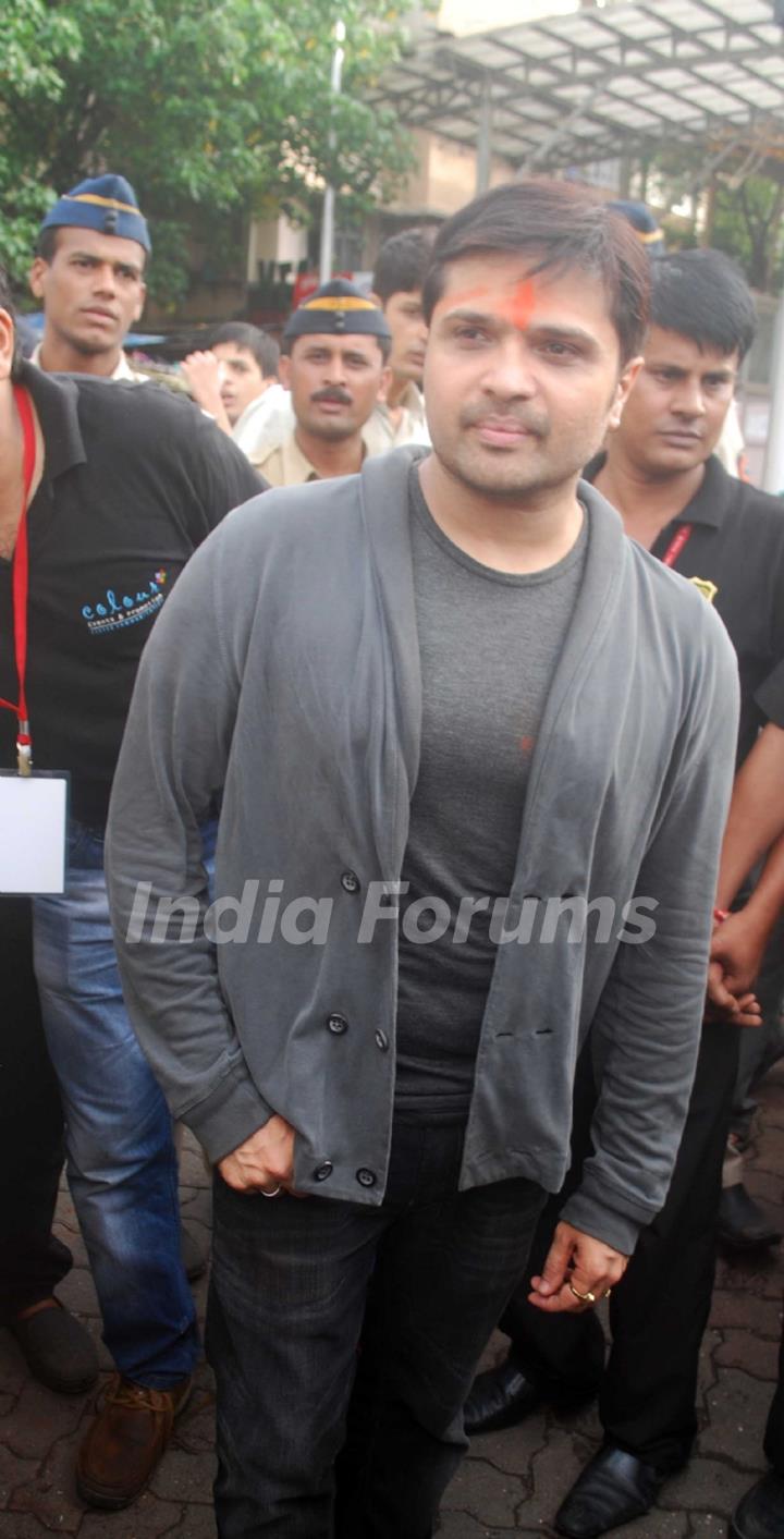 Himesh Reshammiya snapped at Siddhivinayak Temple