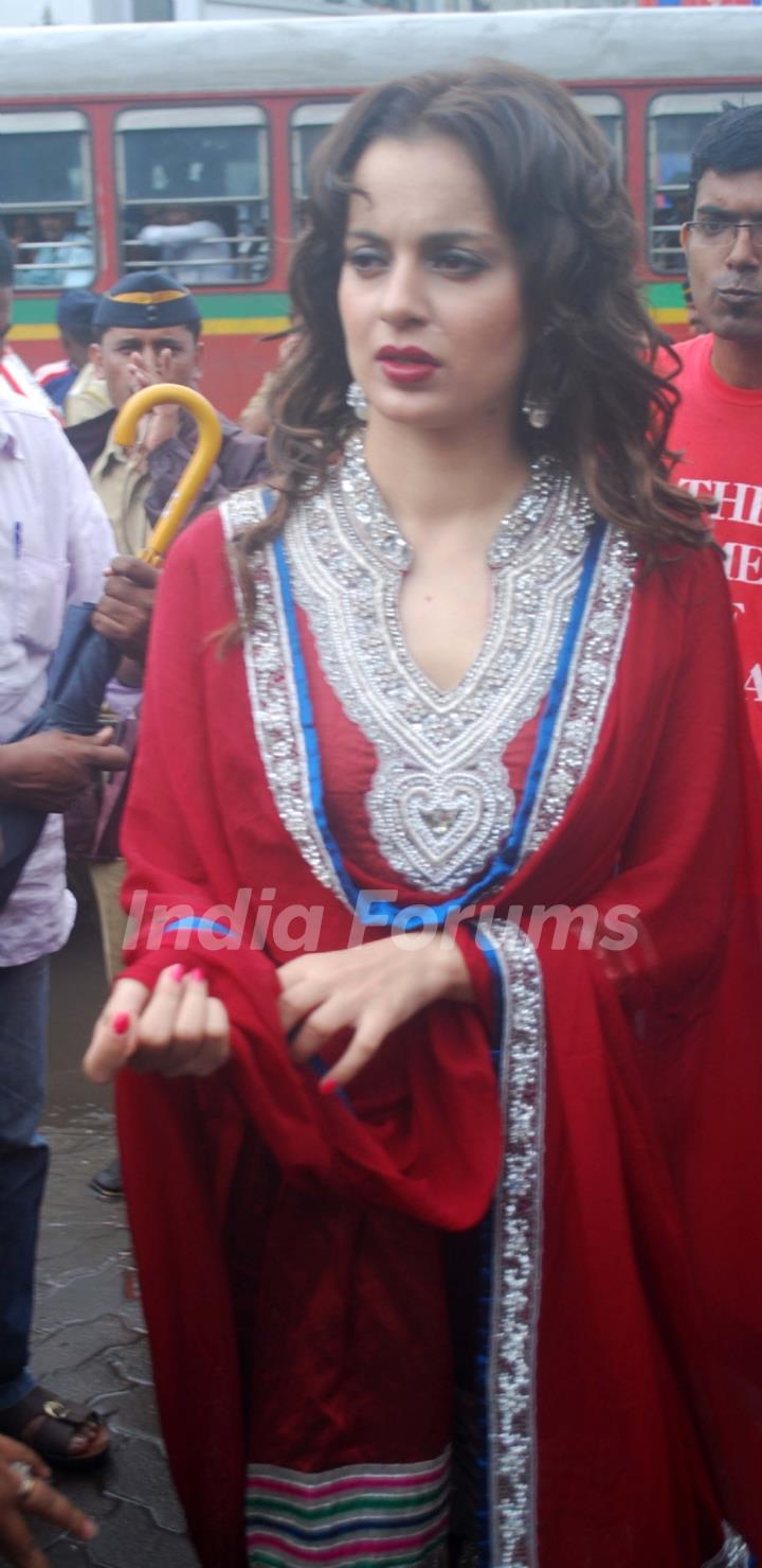 Kangna Ranaut snapped at Siddhivinayak Temple